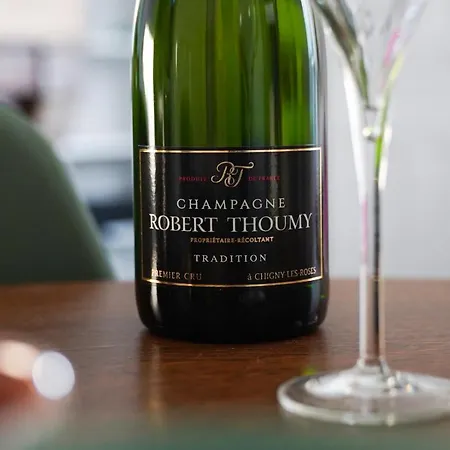 The Sweetness Of Champagne, Hyper-centre Lejlighed