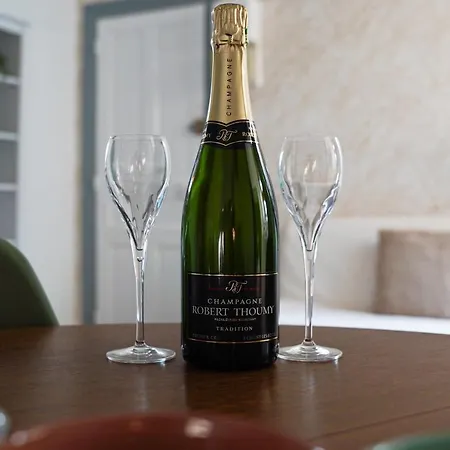 The Sweetness Of Champagne, Hyper-centre Apartmán