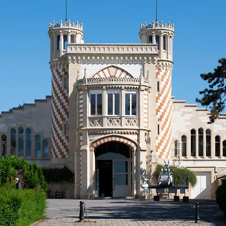 The Sweetness Of Champagne, Hyper-centre