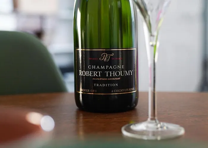 The Sweetness Of Champagne, Hyper-centre Lejlighed