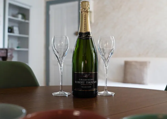 The Sweetness Of Champagne, Hyper-centre Lejlighed