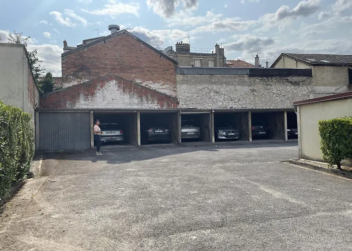 The Sweetness Of Champagne, Hyper-centre